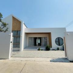 Level TWO pool villa Sriracha