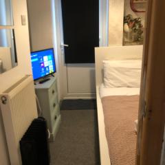 Single access en suite room
