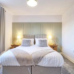 Classic 4 BDR House in Colchester - Sleeps up to 8 - WiFi -Parking -Garden - Business - Contractors - Families - Long Term Stays