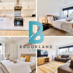 Two Bedroom by Brookland Stays Serviced Accommodation Short Lets Hertfordshire with Free WiFi