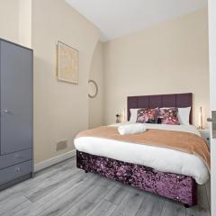 Manchester 4-Bed Home Perfect for Contractors & Families w Free Parking