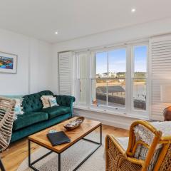 Midnight - Spectacular Sea and Harbour Views