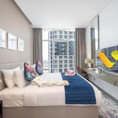 Vogue DAMAC Maison Prive, Pool & Canal Views, Spacious Kitchen Prime Business Bay Location, Near Downtown, Burj Khalifa & The Dubai Mall