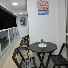 Apto completo com varanda gourmet a 50 mt da praia