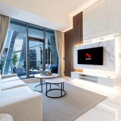 Cozy 1BR with Canal View, Pool & Gym Access