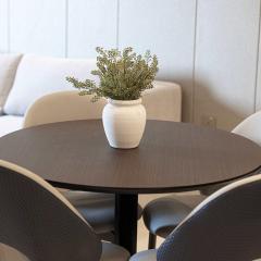 Modern 1-Bedroom Apartment with Stunning Burj Khalifa and city Views