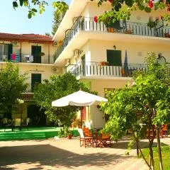 Des Roses Hotel