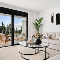 Elegant 3 bedroom apartment with sea and mountain views