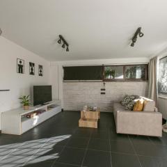 Casa moderna con giardino