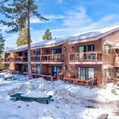 Treetop Condo in Yosemite-Sleeps 6-Balcony