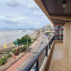 Apartamento Pé na Areia, a 12 min do Beto Carrero