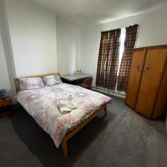 Double-Bedroom in the Heart of Salford Manchester Perfect for Short Stays GCSW3