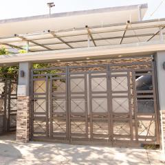 Litsa Galaxy Apartment Near Athens Airport