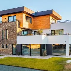 Pinot Noir Apartments & Wine Bar