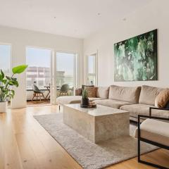 Dinbnb Apartments I Luxury with Views l Large Balcony