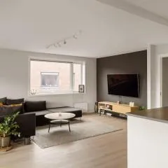 DINBNB APARTMENTS l 15min to C Station l Huge Social Space l Balcony