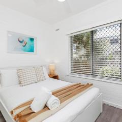 Cosy 2BR in Scarborough with Pool