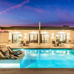 Romantic Escape, Walk to Beach, Pool, Hammock