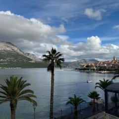 Rezi's Central Viewpoint - Steps from the Sea