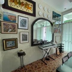 1-BR spacious lofted apartment near BGC Taguig City (THR105)