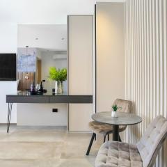 Fly Room - S1 - MPolo