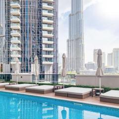 Vogue 30th Floor Skyline View with Balcony Near to Burj Khailfa and Dubai Mall, ACT One by Emaar, Downtown Dubai, Sheikh Mohammed bin Rashid Boulevard