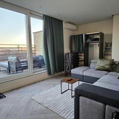 Studio penthouse lumineux avec grande terrasse de 40m2
