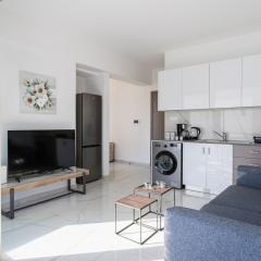 Marble - Cozy Studio W Balcony in Larnaca