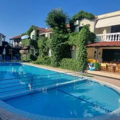 The Mayflower Studios & Apartments