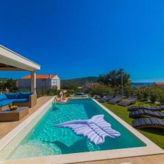 Luxury Villa East