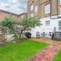 2-Bed Apartment Steps from Muswell Hill