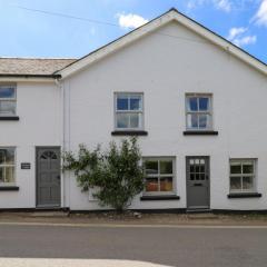 Old Shop Cottage in the heart of Bantham Village