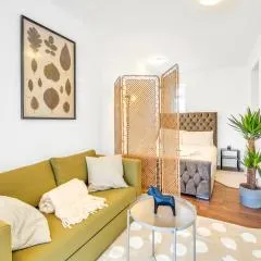 London Link Studio sleeps 3 - Access to Wembley, Coldplay, Fashion Week, 10 Min Tube, Parking