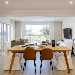 Luxurious Waterfront Retreat in Oatley