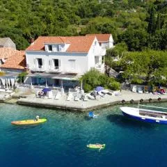 Apartment Cecilija - Seafront with sunbeds! Unique