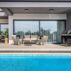 Elegant Villa With Pool And Sauna