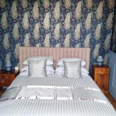 House - Sleeps 10 - Garden - Pets Ok - Games Room