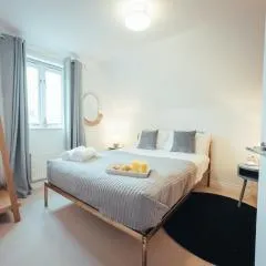 Contractors Retreat- free parking