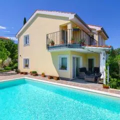 4 Bedroom Cozy Home In Donja Hlapa