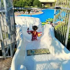 Villa Pizzo Beach Club - FREE Pool & Private Beach Perfect for Families