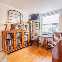 Stylish 1-Bed Flat in Soho - Prime Central London