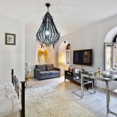 Zeta's Apt Mandouki, Port