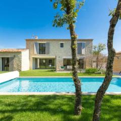 Stone villa with heated pool in Gordes
