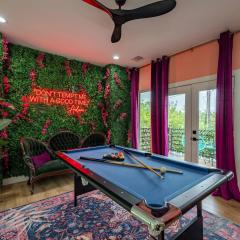 Garden of Eden Downtown Getaway - Hot Tub, Game Room, Neon Vibes