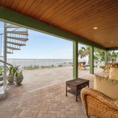 Stones Throw Beachfront Family Suite #3 VIEWS