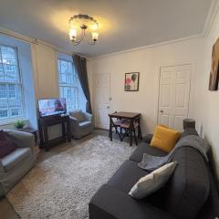 Cozy Downtown Apartment