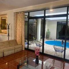 Casa Hospedaje Las Lomas con piscina en La Merced