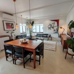 Modern and cozy 2-bedroom with AC, pool and gym!