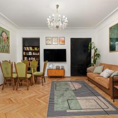 Mid-Century Modern Gem near Dry Bridge