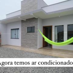 Casa do amor, vc pode ir andando até a praia